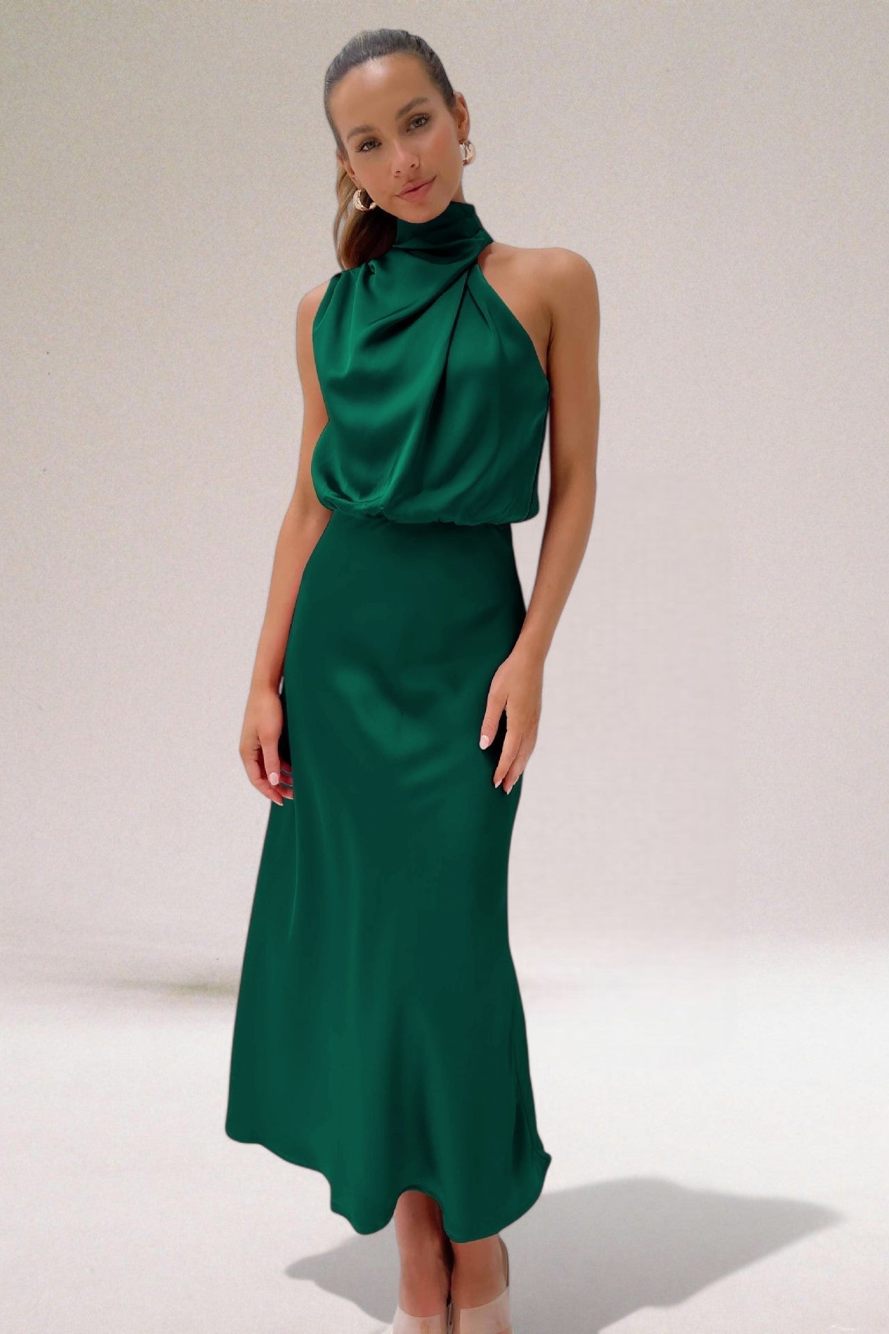 NOFS™ | Glamorous satin dress with halter